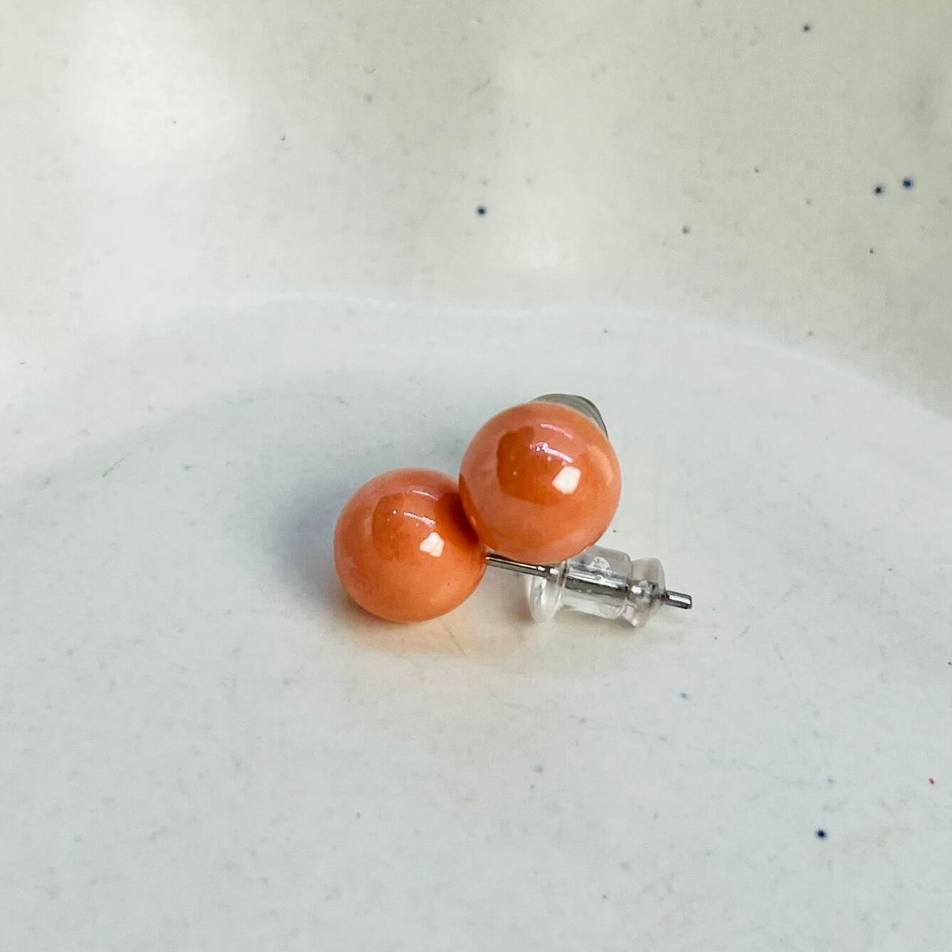 ROUND COLORFUL STUDS (ORANGE) - GOLDEN