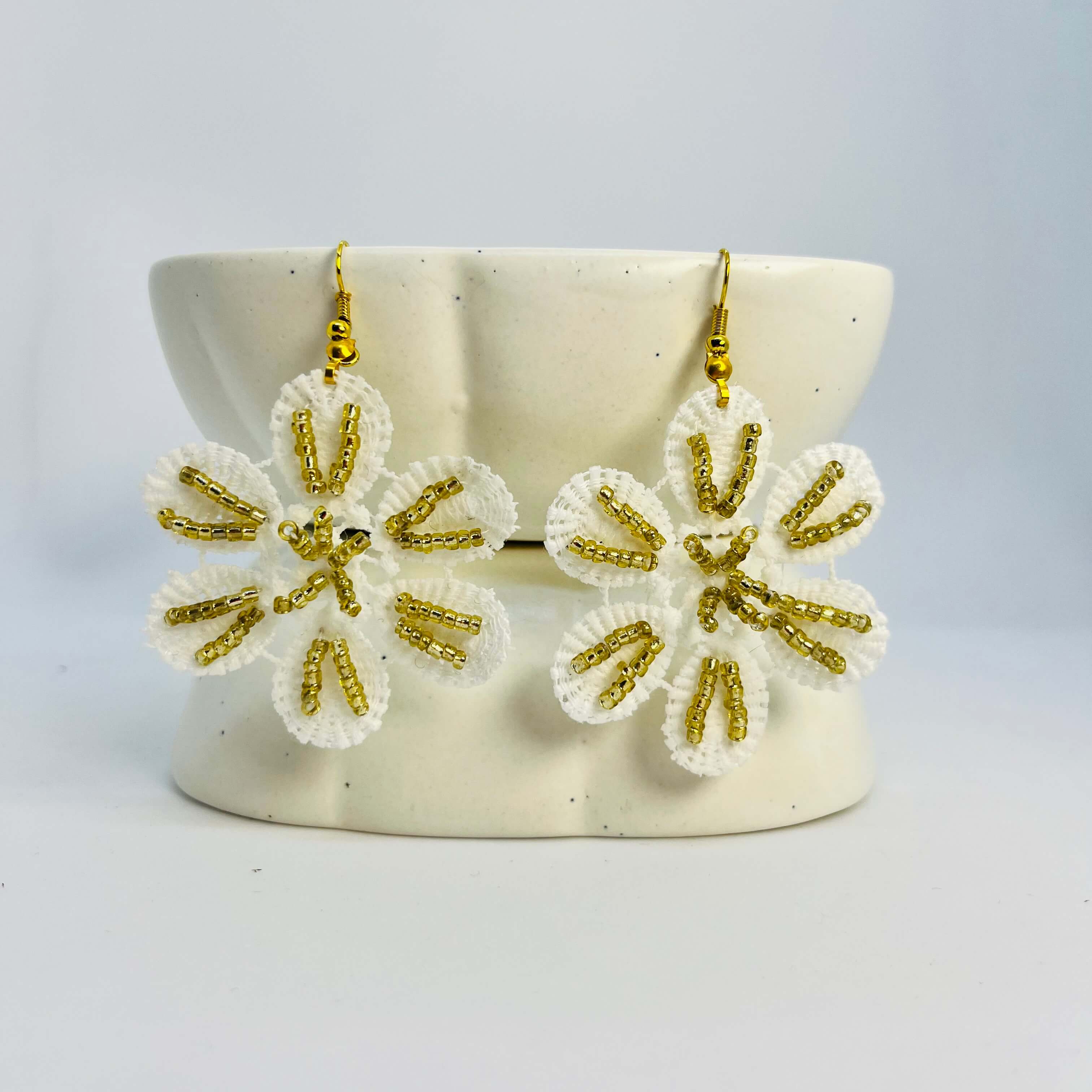 WHITE LACE FLOWERS WITH SEED BEADS (GOLDEN) - GOLDEN
