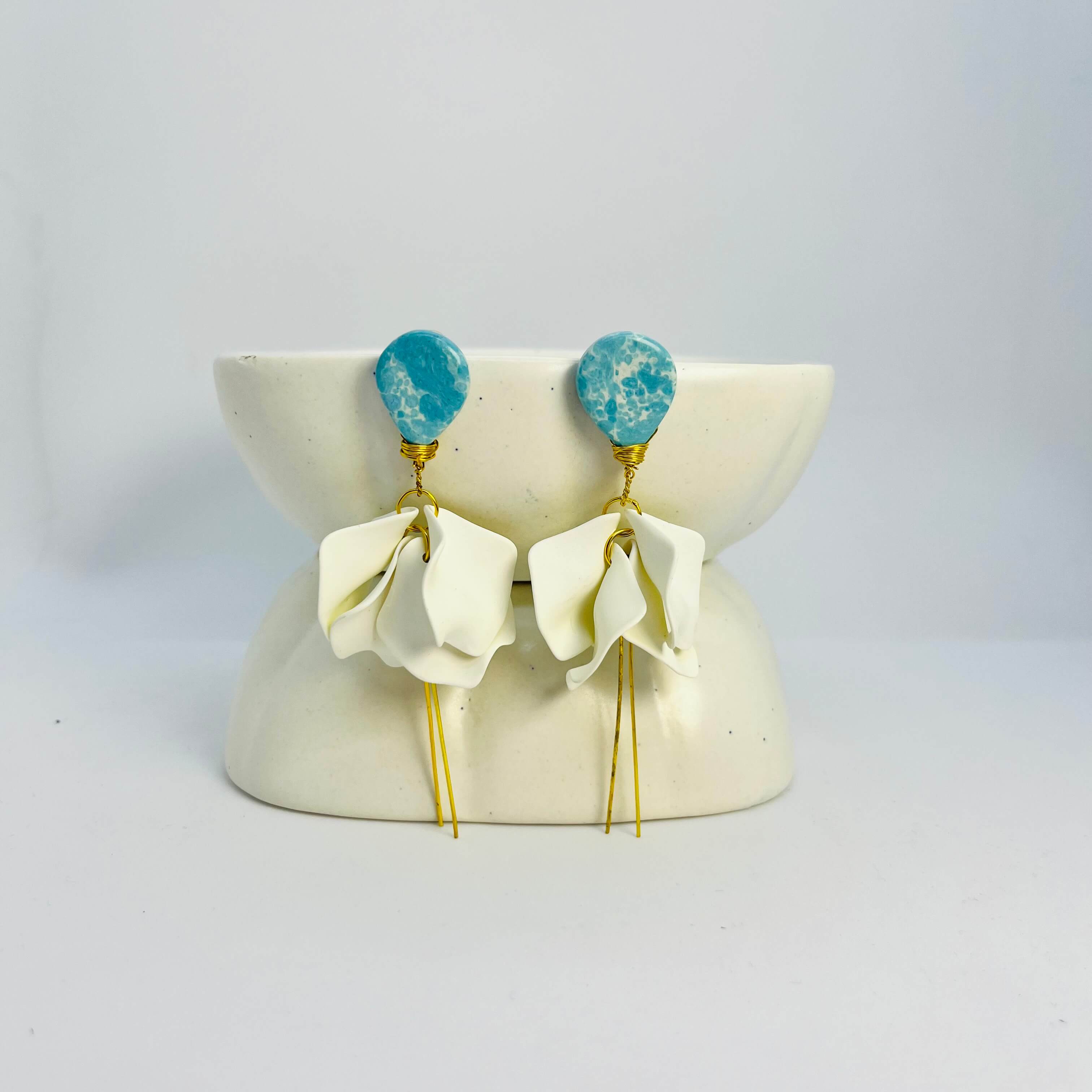 TEARDROP WIREWRAP PETALS (WHITE) - GOLDEN