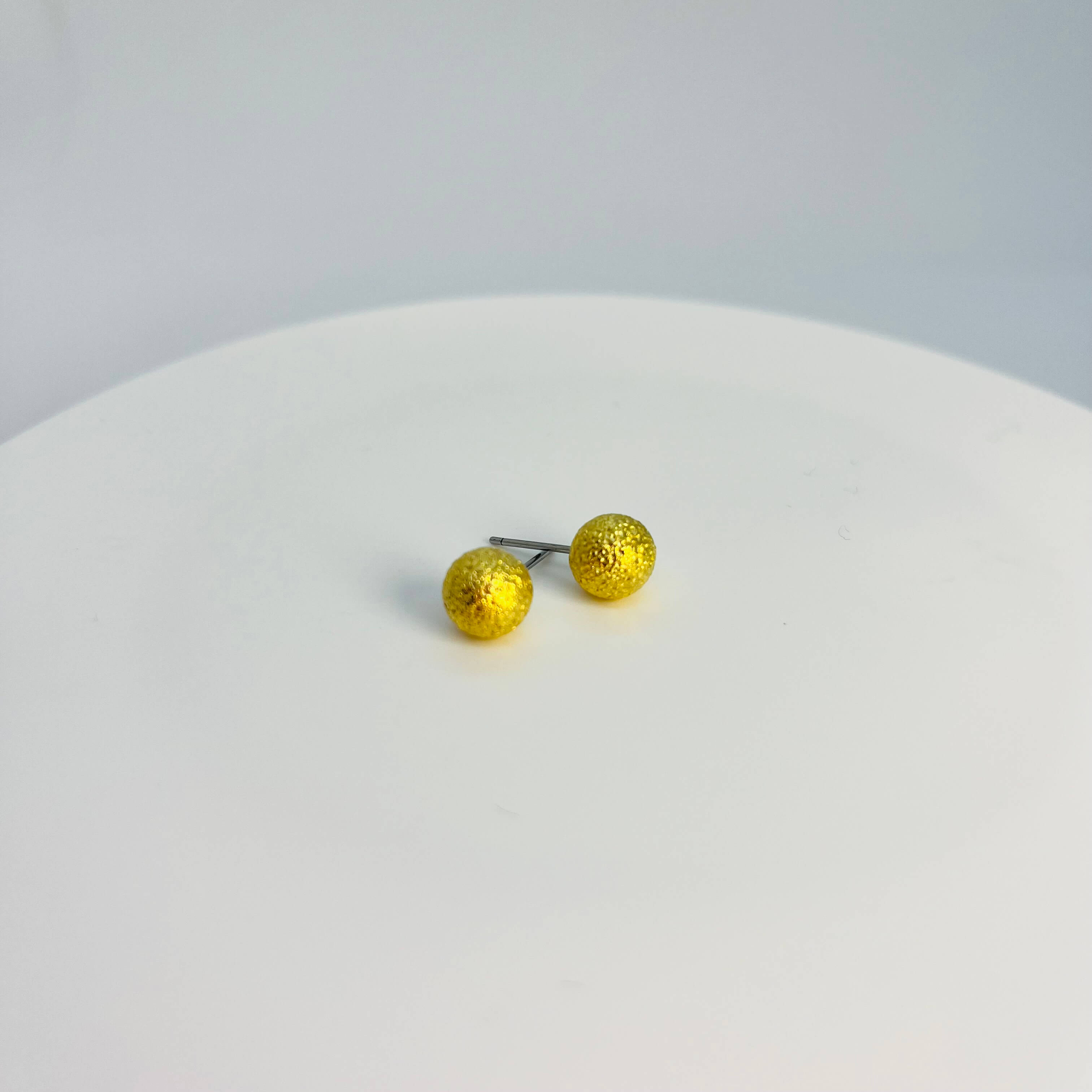 GOLDEN ROUND CORRUGATED STUDS